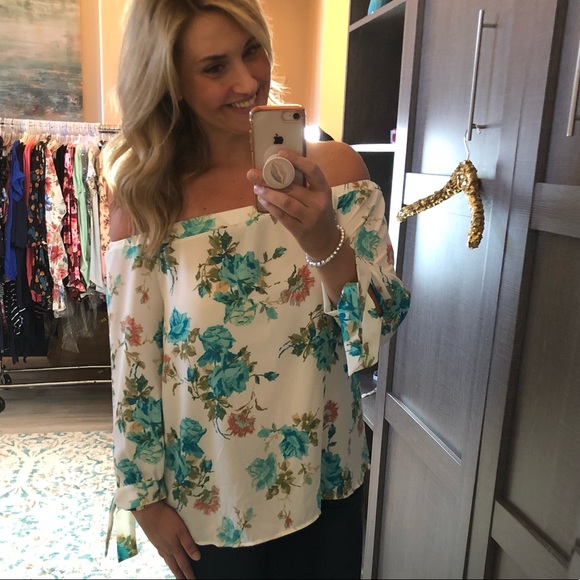 Tops - ❗️Last 1! Medium Floral off should top!!